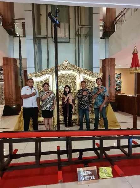 Keris Berdiri Kamardikan Sepanjang 3,5M Milik Museum Gubug Wayang Pecahkan Rekor MURI Dunia-Indonesia