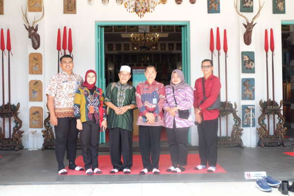 Kepala Badan Narkotika Nasional Kota Mojokerto Kunjungi Museum Gubug Wayang