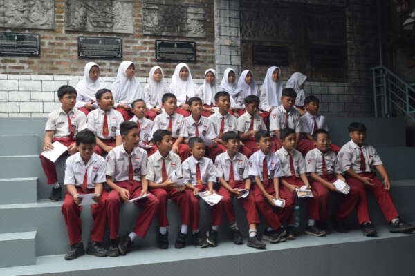 TOUR EDUKASI SD MENTIKAN 2