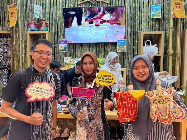 BERMAIN WAYANG POTEHI DENGAN PARA WALIKOTA DI MUNAS VII APEKSI 2025