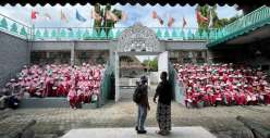 PULUHAN SISWA MI THORIQUSSALAM SIDOARJO ANTUSIAN BELAJAR BUDAYA