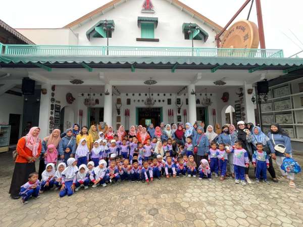 KUNJUNGAN SERU TK-KB MARDHOTILLAH KE MUSEUM GUBUG WAYANG