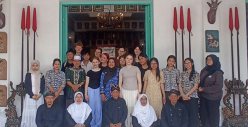 Siswa-siswi dari Jerman Belajar Budaya dan Tembang Macapat