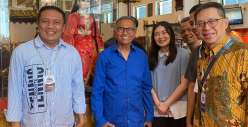 Kunjungan Pak Dahlan Iskan dan Rombongan Jelajahi Seluruh Ruang Museum Gubug Wayang